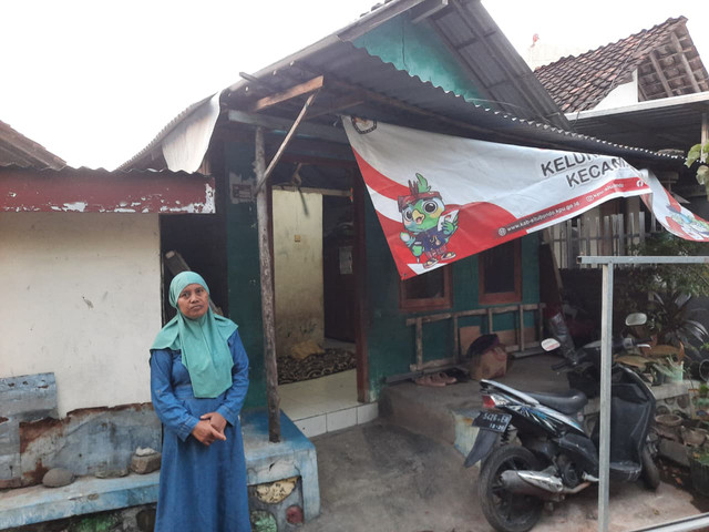 Ningrum, saat ditemui di rumah kontrakannya di Kelurahan Ardirejo, Situbondo. Foto: kumparan