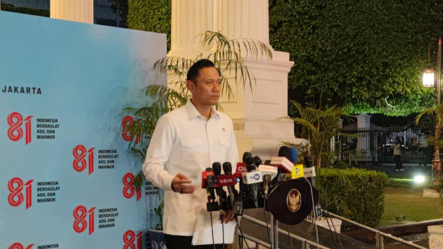 Menko Infrastruktur, Agus Harimurti Yudhoyono (AHY), usai mengikuti ratas dengan Presiden Prabowo Subianto terkait upaya menghadapi kemarau dan El Nino di Istana Kepresidenan Jakarta, Selasa (28/7/2026). Foto: Jonathan Devin/kumparan