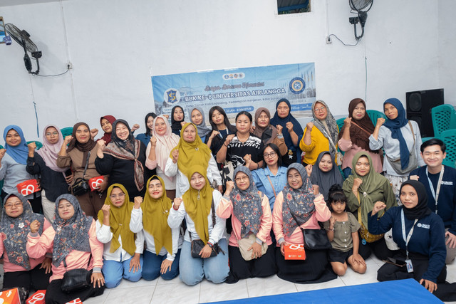 Cegah DBD, Mahasiswa KKN-BBK 8 UNAIR Edukasi Warga Tanah Kali Kedinding