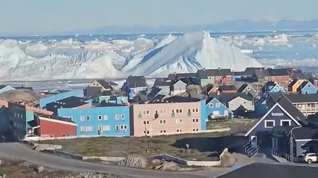 Gunung es raksasa tiba-tiba terbalik di dekat Ilulissat Icefjord, Greenland. Foto: Dok. Mona Hansen via Viory