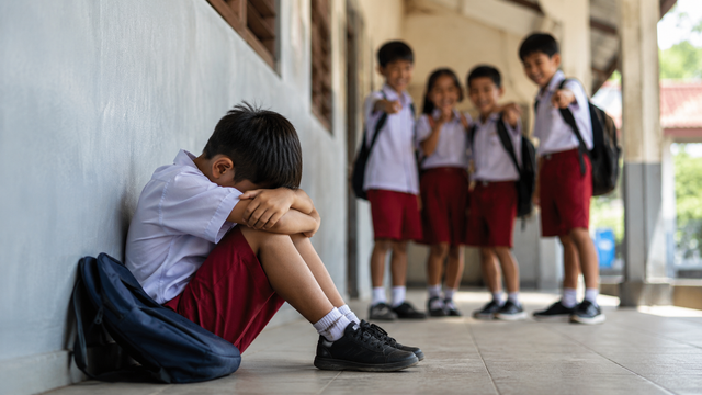 Ilustrasi perundungan di lingkungan sekolah yang berdampak pada kondisi psikologis anak.