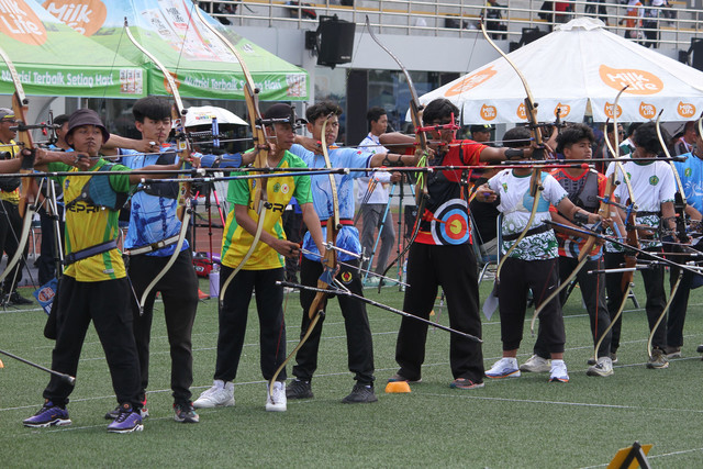 Pertandingan MilkLife Archery Challenge Kejurnas Junior 2026 pada Selasa (28/7) di Supersoccer Arena, Kudus, Jawa Tengah. Foto: Vega Maarijil Ula/kumparan