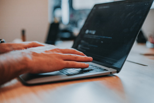Ilustrasi PBI JK adalah bantuan berupa apa 2026. Foto: Unsplash.com/Blackcreek Corporate