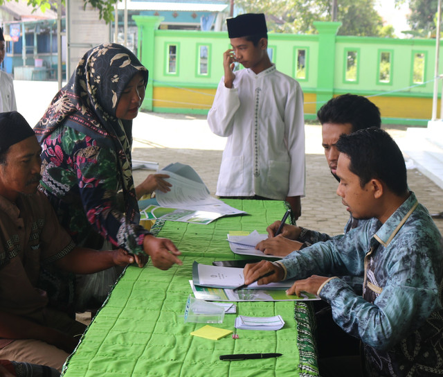 Seseorang sedang berdialog foto by Pexels