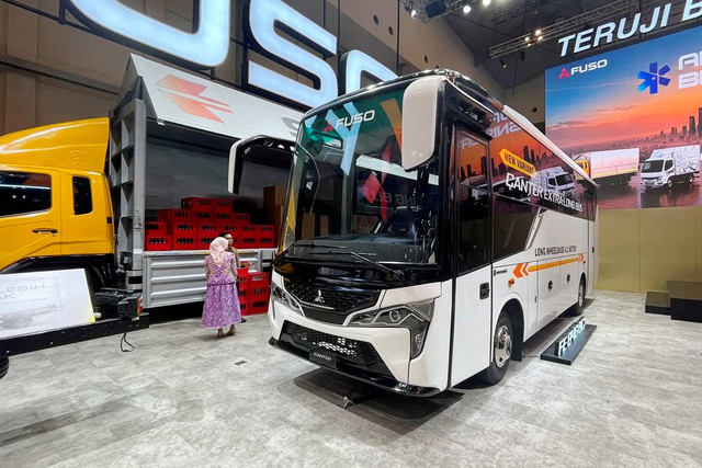 Peluncuran Fuso Canter Extra Long Bus pada ajang GIIAS 2026 di Indonesia Convention Exhibition (ICE) BSD, Tangerang, Rabu (29/7/2026). Foto: Aditya Pratama Niagara/kumparan