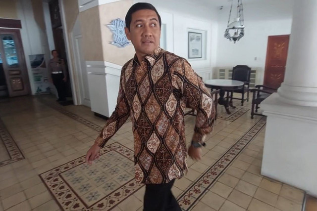 Plt Bupati Sukoharjo Eko Sapto Purnomo dan 4 ASN Pemkab Sukoharjo penuhi panggilan pemeriksaan KPK di Mapolresta Surakarta terkait OTT KPK Bupati Sukoharjo Etik Suryani, Rabu (29/7/2026). Foto: kumparan