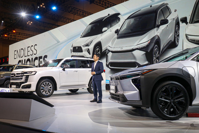 President Director PT Toyota-Astra Motor, Takuya Yokohama, memberikan sambutan dalam gelaran Exclusive Media Day GIIAS 2026 di ICE BSD, Tangerang, Banten, Rabu (29/7). Foto: Aditia Noviansyah/kumparan