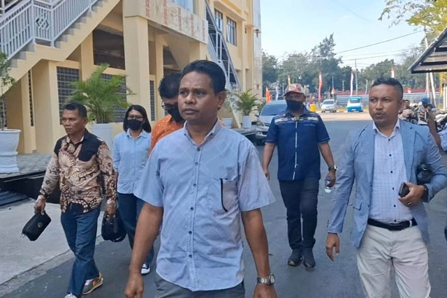 Tiga anggota DPRD TTU sebagai terlapor tewasnya dokter Icha saat mendatangi Polda NTT, Rabu (29/7/2026). Foto: kumparan