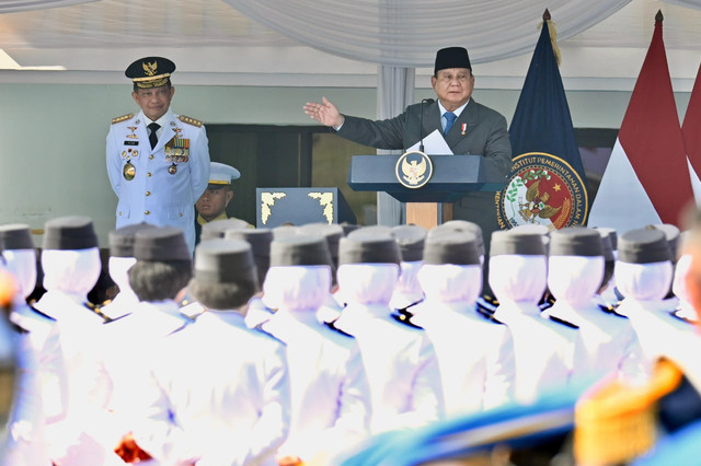 Presiden Prabowo Subianto apresiasi rekrutmen meritokratis IPDN di mana sepuluh lulusan terbaik Angkatan XXXIII berasal dari keluarga sederhana dalam pelantikan di Jatinangor, Rabu (29/7/2026). Foto: Kemendagri RI