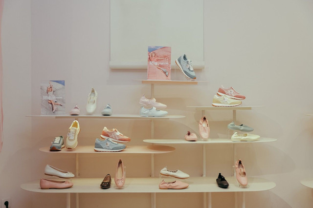 FitFlop x Pantone rilis koleksi alas kaki dengan sentuhan psikologi warna. Foto: FitFlop