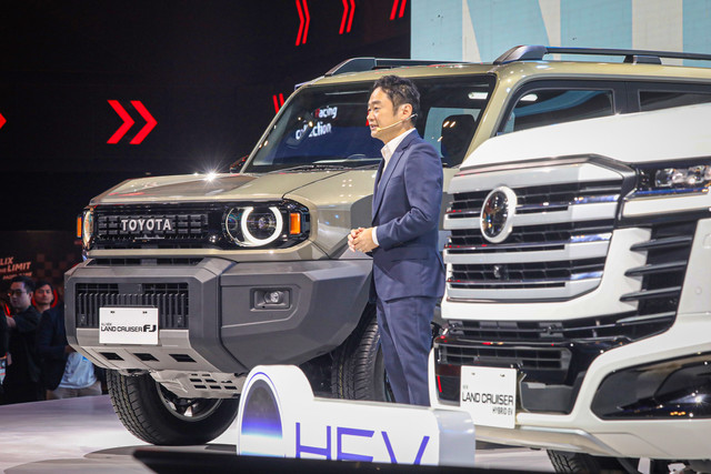 Mobil All New Land Cruiser FJ saat diluncurkan di GIIAS 2026, ICE BSD, Tangerang, Banten, Rabu (29/7). Foto: Aditia Noviansyah/kumparan