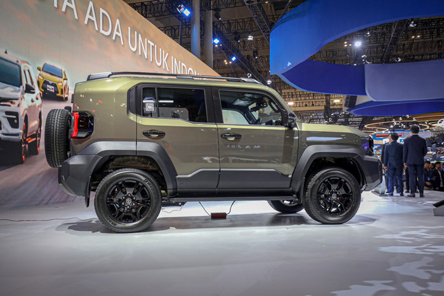 Mobil All New Land Cruiser FJ saat diluncurkan di GIIAS 2026, ICE BSD, Tangerang, Banten, Rabu (29/7). Foto: Aditia Noviansyah/kumparan