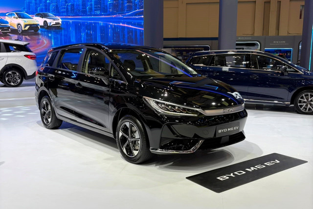 BYD M6 Standard terbaru meluncur pada ajang GIIAS 2026 di Indonesia Convention Exhibition (ICE) BSD, Tangerang, Rabu (29/7/2026). Foto: Sena Pratama/kumparan
