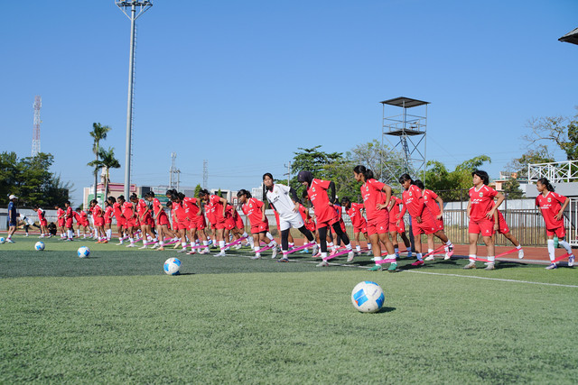 Tim Garuda Pertiwi dan Putri Nusantara menjalani training center pada 24 Juli hingga 11 Agustus 2026 di Kudus dan Pati sebagai bagian dari pemantapan strategi, fisik, serta membangun chemistry antar pemain. Foto: Dok. Srikandi Merdeka Cup