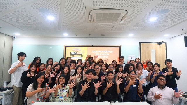 Mini Workshop BISA Kenal BISINDO (Sumber: Unika Atma Jaya)