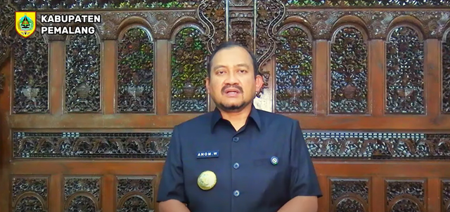 Bupati Pemalang, Anom Widiyantoro. Foto: Facebook/ PemKabupatenPemalang