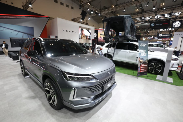 Suasana booth Polytron di GIIAS 2026, ICE BSD, Tangerang, Banten, Rabu (29/7/2026). Foto: Aditia Noviansyah/kumparan