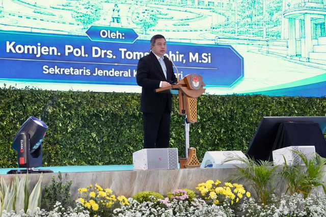 Sekjen Kemendagri Tomsi Tohir harap 1.204 Pamong Praja Muda IPDN Angkatan XXXIII jadi agen perubahan berintegritas tinggi yang tingkatkan kualitas pelayanan publik di instansi pusat dan daerah, Rabu (29/7/2026). Foto: Dok. Kemendagri