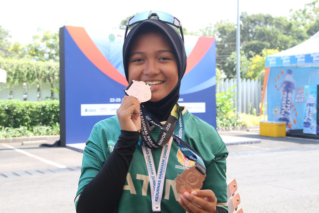 Zakiyyah Risakti Queenina di MilkLife Archery Challenge Kejurnas Junior 2026 di Supersoccer Arena, Kudus, Jawa Tengah. Foto: Vega Maarijil Ula/kumparan
