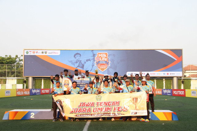 Jawa Tengah juara umum MilkLife Archery Challenge Kejurnas Junior 2026 yang digelar Rabu (29/7) di Supersoccer Arena, Kudus, Jawa Tengah. Foto: Vega Maarijil Ula/kumparan