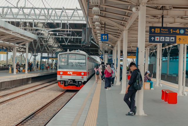 Ilustrasi jadwal kereta bandara dari Batu Ceper. Foto: Unsplash.com/Reyhan Aviseno