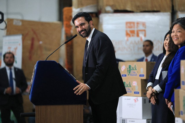 Wali Kota New York City Zohran Mamdani memberikan sambutan saat di pusat distribusi makanan distrik Brooklyn, New York City, AS, Senin (27/7/2026). Foto: Spencer Platt/Getty Images/AFP