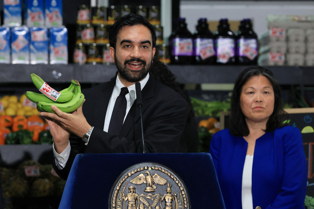 Wali Kota New York City Zohran Mamdani memberikan sambutan saat di pusat distribusi makanan distrik Brooklyn, New York City, AS, Senin (27/7/2026). Foto: Spencer Platt/Getty Images/AFP