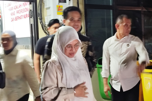 Bupati Gowa Sitti Husniah Talenrang diperiksa polisi dalam kasus dugaan tindak pidana korupsi pengadaan seragam sekolah sebesar Rp 16 miliar. Foto: Dok. Istimewa