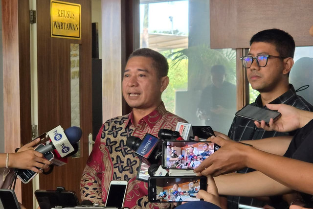 Koordinatoriat Wartawan Parlemen (KWP) menyampaikan pernyataan sikap atas peristiwa yang terjadi di Gedung Nusantara atau Gedung Kura-Kura, tepat di depan Ruang Komisi II DPR RI, Kamis (30/7/2026). Foto: Dok. Istimewa