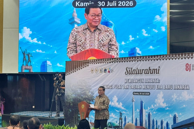 Gubernur DKI Jakarta Pramono Anung saat memberikan sambutan pada acara Silaturahmi "Membangun Jakarta: Sinergi Pusat dan Daerah Menuju Era Baru Jakarta" di Balai Kota DKI Jakarta, Kamis (30/7/2026). Foto: Ratu Shafa/kumparan