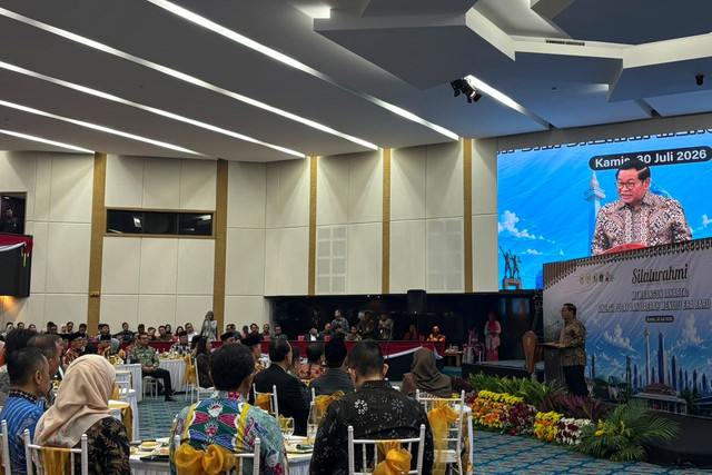 Gubernur DKI Jakarta Pramono Anung saat memberikan sambutan pada acara Silaturahmi "Membangun Jakarta: Sinergi Pusat dan Daerah Menuju Era Baru Jakarta" di Balai Kota DKI Jakarta, Kamis (30/7/2026). Foto: Ratu Shafa/kumparan