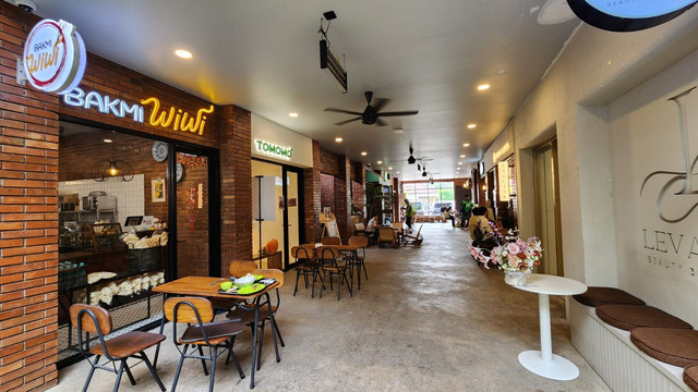 Kulineran Syahdu di Little Cokro Menteng, Spot Nongkrong Sore dengan Menu Misoa Telur hingga Sop Saudara