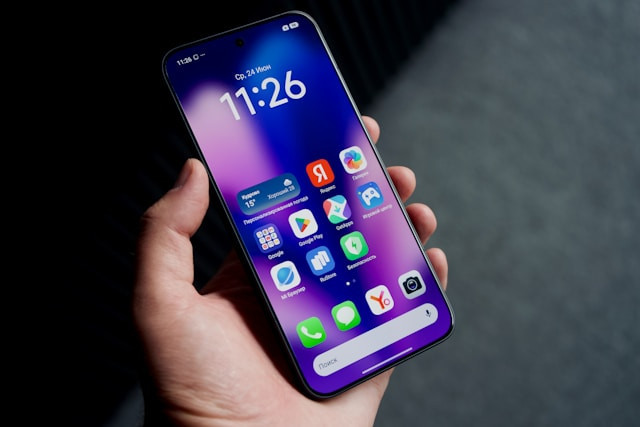 Ilustrasi HP flagship murah 2026. Foto: Georgiy Lyamin/Unsplash