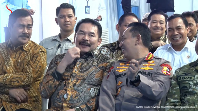 Kapolri Jenderal Pol Listyo Sigit Prabowo bersama Jaksa Agung ST Burhanuddin dan Panglima TNI Jenderal TNI Agus Subiyanto menghadiri akad massal unit KPR rumah subsidi di Kabupaten Batang, Jawa Tengah, Kamis (30/7/2026). Foto: YouTube/ Sekretariat Presiden