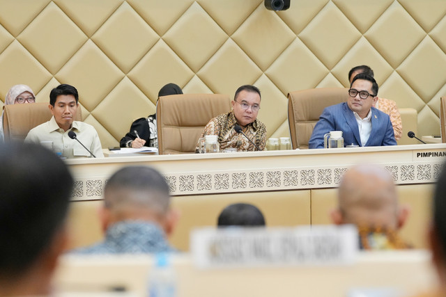 Wakil Ketua DPR RI Sufmi Dasco Ahmad bersama Anggota Komisi VI Fraksi Gerindra Kawendra Lukistian menerima Pengurus Pusat Ikatan Guru Taman Kanak-Kanak Indonesia (PP IGTKI-PGRI) di Gedung Nusantara III, Parlemen Senayan, Jakarta, Kamis (30/7/2026). Foto: Dok. Istimewa