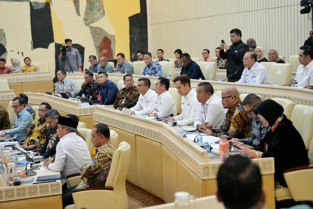 Wakil Ketua DPR RI Sufmi Dasco Ahmad bersama Anggota Komisi VI Fraksi Gerindra Kawendra Lukistian menerima Pengurus Pusat Ikatan Guru Taman Kanak-Kanak Indonesia (PP IGTKI-PGRI) di Gedung Nusantara III, Parlemen Senayan, Jakarta, Kamis (30/7/2026). Foto: Dok. Istimewa