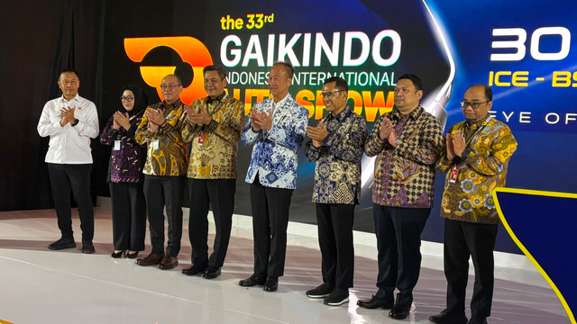 Menteri Perindustrian Republik Indonesia, Agus Gumiwang Kartasasmita membuka pameran otomotif GIIAS 2026.  Foto: Aditya Pratama Niagara/kumparan