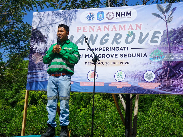 PT Nusa Halmahera Minerals (NHM) bersama Pemda Halmahera Utara laksanakan penanaman mangrove di KEE Desa Kao guna perkuat penerapan prinsip ESG dan pemberdayaan masyarakat, Selasa (28/7/2026). Foto: Dok. NHM