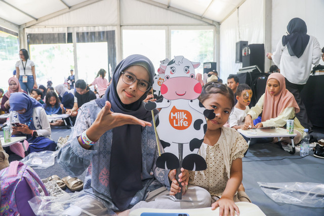 Keseruan workshop Milli Puppet Creation persembahan MilkLife yang digelar di kumparanMOM Festival Hari Anak 2026, Minggu (26/7). Foto: kumparan.