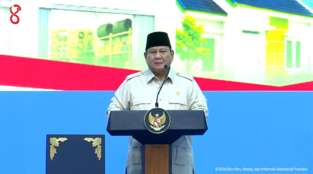 Presiden Parbowo Subianto berpidato pada acara akad massal unit KPR rumah subsidi di Kabupaten Batang, Jawa Tengah, Kamis (30/7/2026). Foto: YouTube/ Sekretariat Presiden