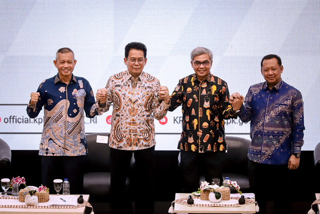 Wakil Ketua KPK Ibnu Basuki Widodo, Wakil Ketua KPK Johanis Tanak, Ketua KPK Setyo Budiyanto, dan Wakil Ketua KPK Fitroh Rohcahyanto dalam konferensi pers capaian kinerja KPK Semester I Tahun 2026 di Gedung KPK, Jakarta, Kamis (30/7/2026). Foto: Jamal Ramadhan/kumparan