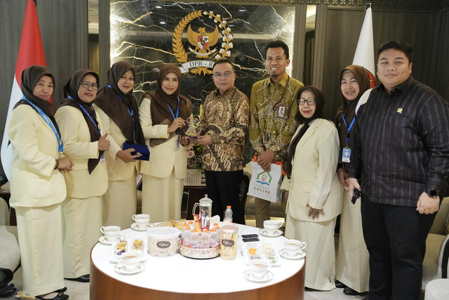 Wakil Ketua DPR RI Sufmi Dasco Ahmad bersama Anggota Komisi VI Fraksi Gerindra Kawendra Lukistian menerima Pengurus Pusat Ikatan Guru Taman Kanak-Kanak Indonesia (PP IGTKI-PGRI) di Gedung Nusantara III, Parlemen Senayan, Jakarta, Kamis (30/7/2026). Foto: Dok. Istimewa
