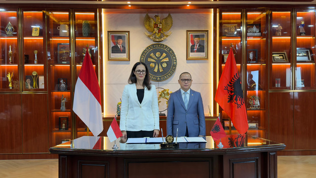 Menteri P2MI Mukhtarudin menerima kunjungan resmi delegasi Albania yang dipimpin Menteri Ekonomi dan Inovasi Delina Ibrahimaj di Kantor Kementerian P2MI, Jakarta, Kamis (30/7/2026) Foto: Dok. KemenP2MI