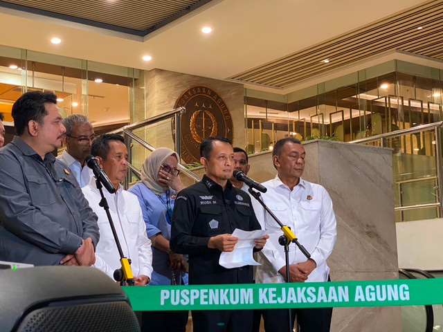 Jaksa Agung Muda Bidang Pengawasan (Jamwas), Rudi Margono, saat menyampaikan siaran pers di Gedung Utama Kejaksaan Agung, Jakarta, Kamis (30/7/2026). Foto: Aditya Nugraha/kumparan