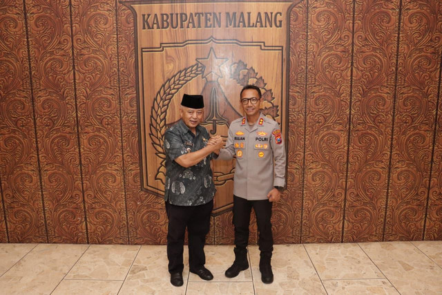 Kapolres Malang AKBP Rulian Syauri bersilaturahmi dengan Bupati Malang HM Sanusi di Pendopo Agung Kabupaten Malang, Kamis (30/7/2026) malam. Foto: Dok. Polres Malang