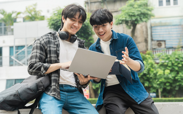 Siapkan dana pendidikan lewat BRI. Foto: Q88/Shutterstock
