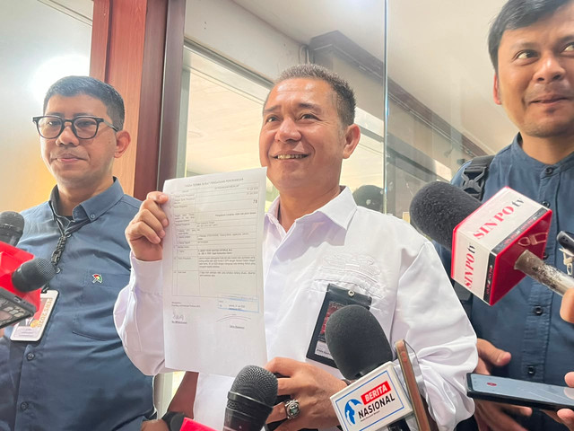 Wakil Ketua Bidang Administrasi KWP Erwin Syahputra Siregar usai melayangkan laporan ke MKD DPR di Kompleks Parlemen, Senayan, Jakarta, Jumat (31/7/2026). Foto: Nasywa Athifah/kumparan