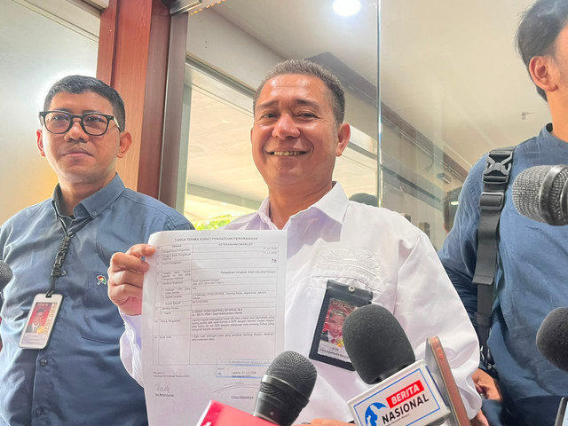 Wakil Ketua Bidang Administrasi KWP Erwin Syahputra Siregar usai melayangkan laporan ke MKD DPR di Kompleks Parlemen, Senayan, Jakarta, Jumat (31/7/2026). Foto: Nasywa Athifah/kumparan