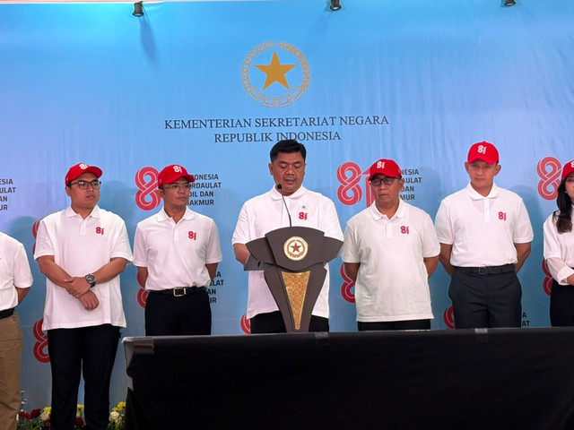 Wamensesneg Juri Ardiantoro saat konferensi pers di kantor Kementerian Sekretariat Negara, Jakarta, Jumat (31/7/2026). Foto: Zamachsyari/kumparan