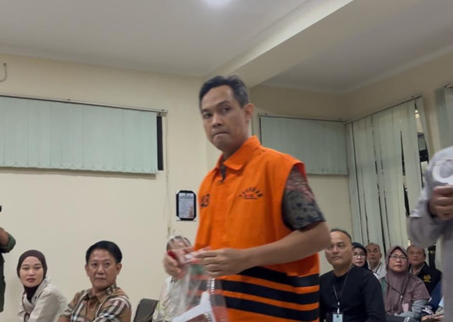 Bupati Cilacap nonaktif, Syamsul Auliya Rachman dalam sidang perdana di Pengadilan Tipikor Semarang, Jumat (31/7/2026). Foto: Intan Alliva Khansa/kumparan